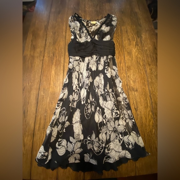 Maxstudio Vintage Y2K Floral Black And White Silk Midi Dress Size XS C2 - Picture 1 of 7